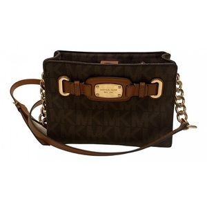 Never worn, pristine condition adorable
Michael Kors bag